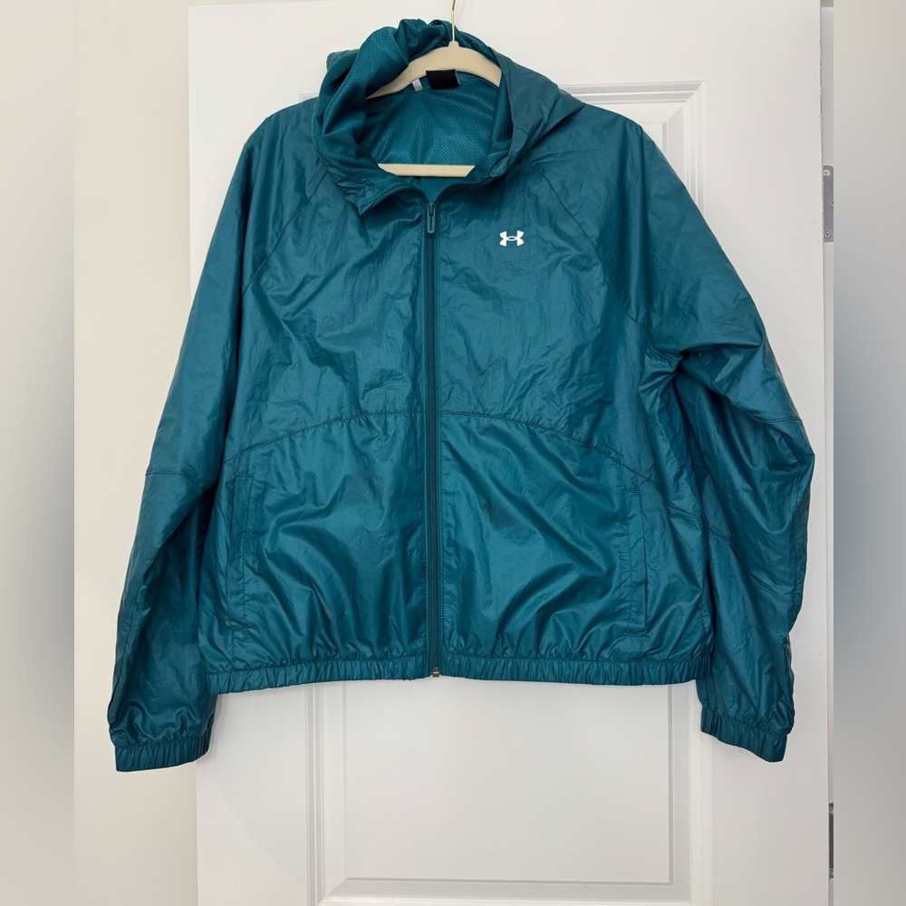 UNDER ARMOR WINDBREAKER